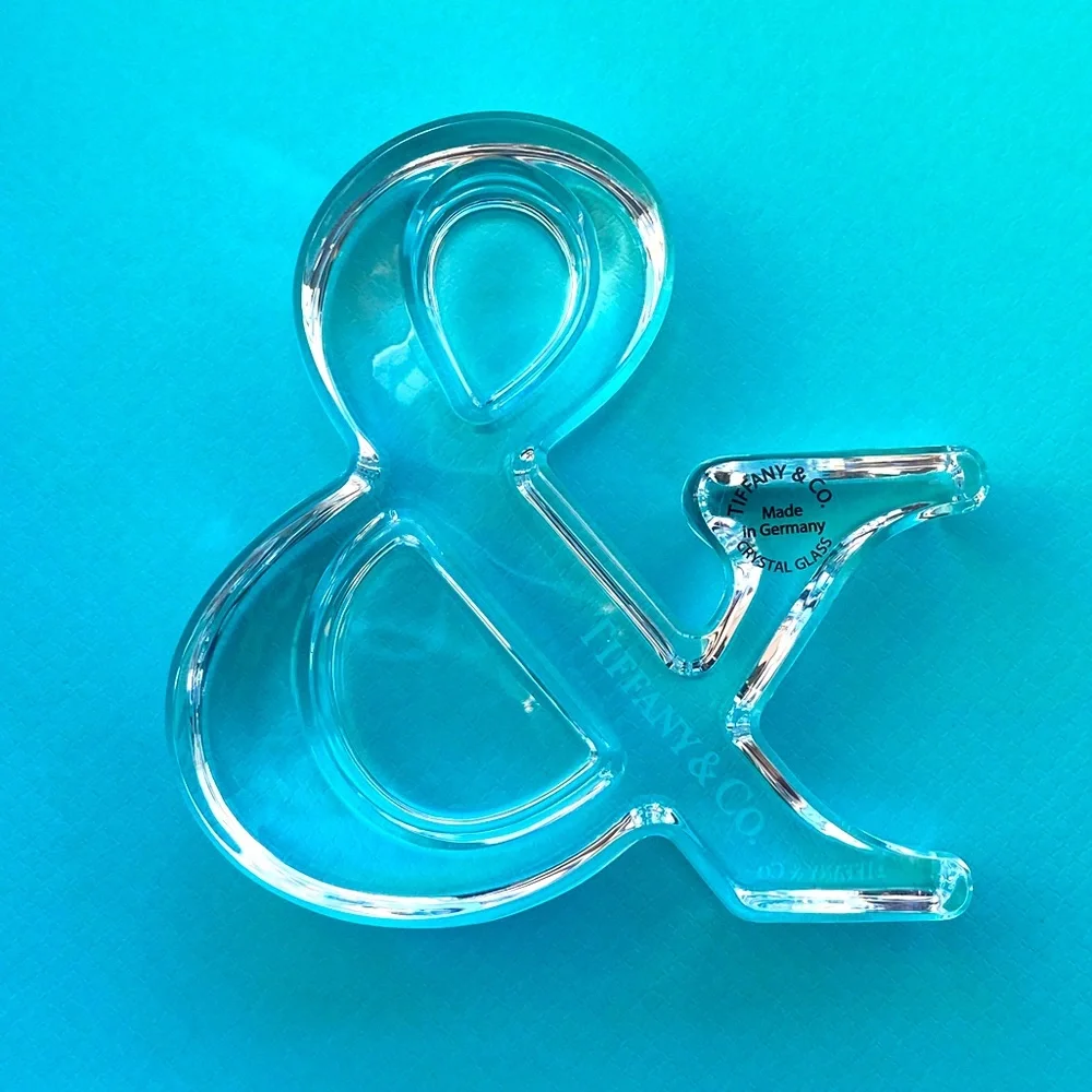 Ampersand‎ paper weight